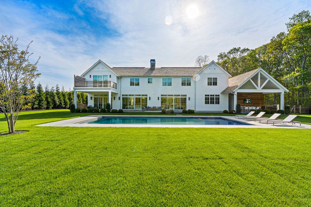 2524 Noyack Rd photo 2