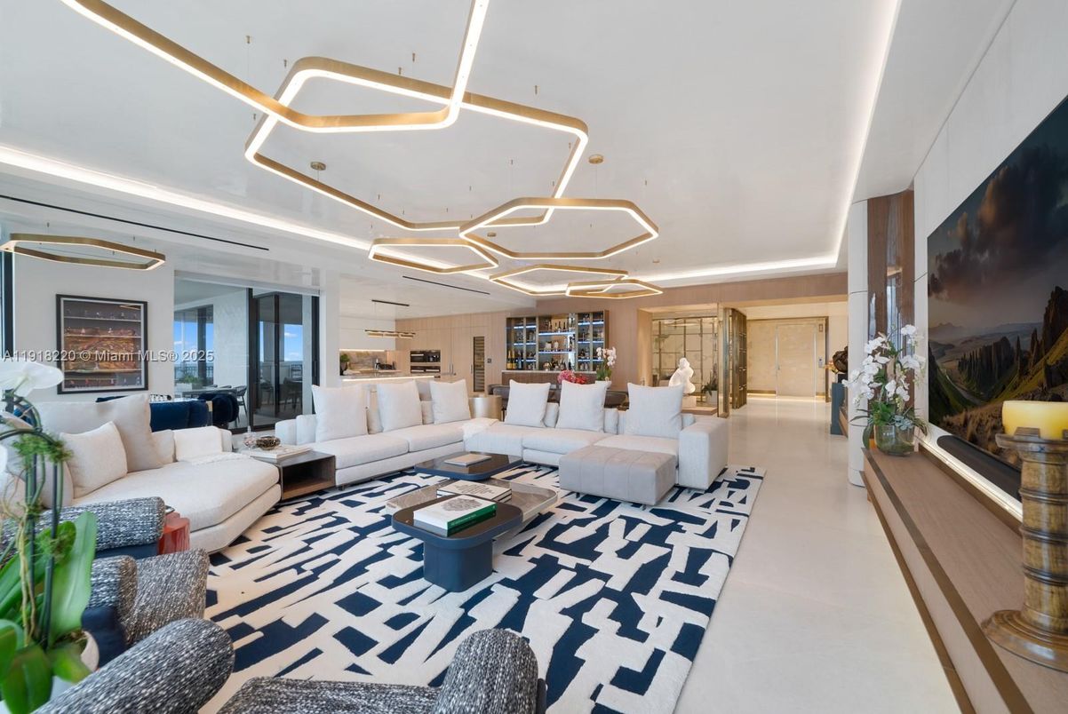 6800 Fisher Island Dr 6811 photo 1