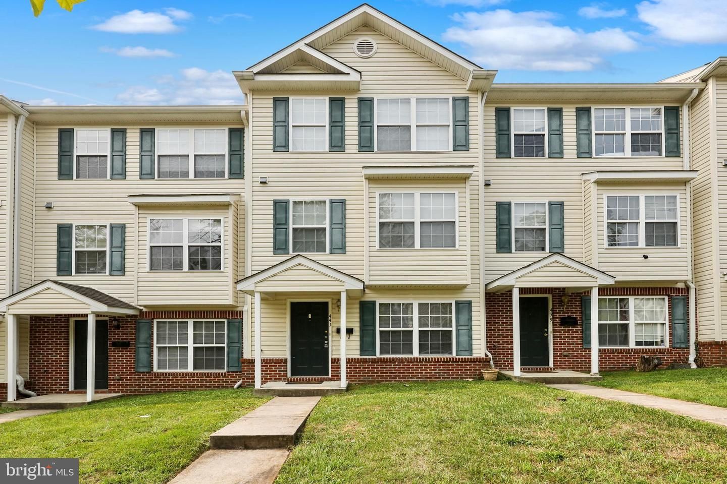 Exterior, Facade, Brick Facade, Rowhouse