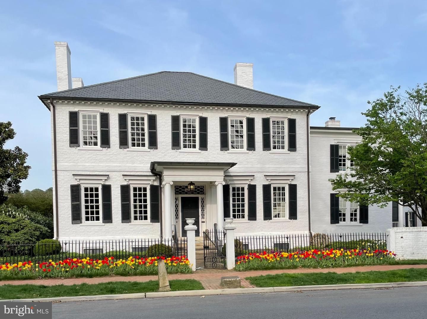 Exterior, Facade, Georgian