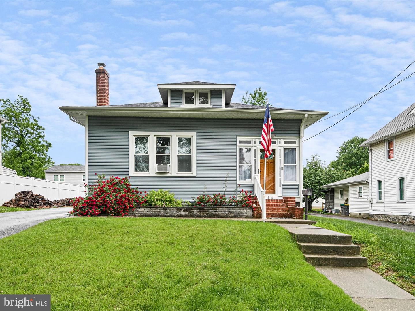 Exterior, Facade, American Foursquare