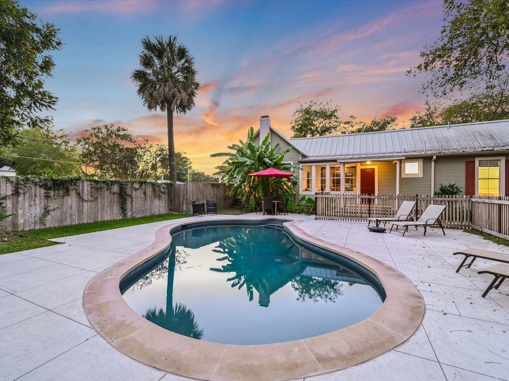 Exterior, Pool