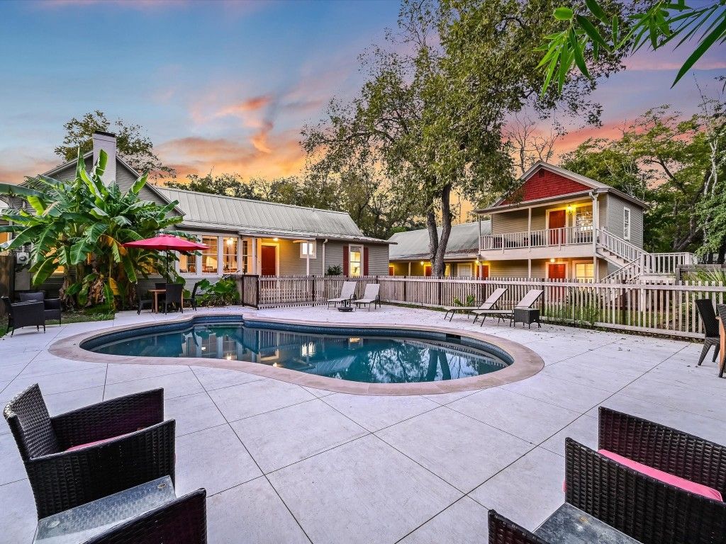 Exterior, Pool