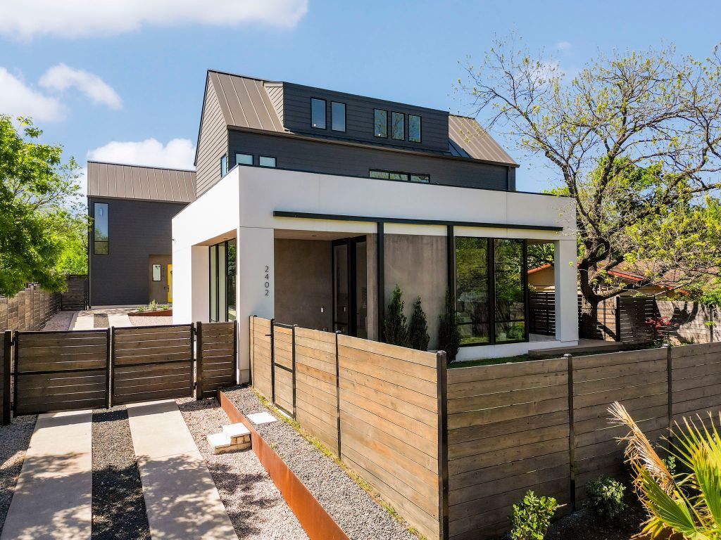 Exterior, Facade, Modern