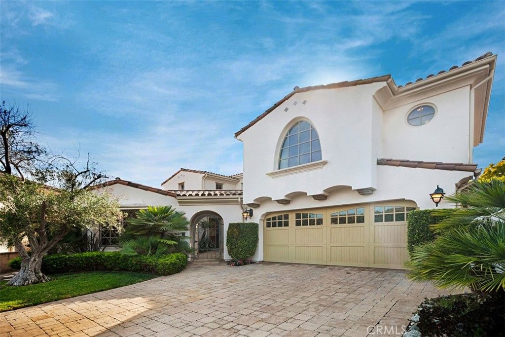Attached, Exterior, Facade, Mediterranean