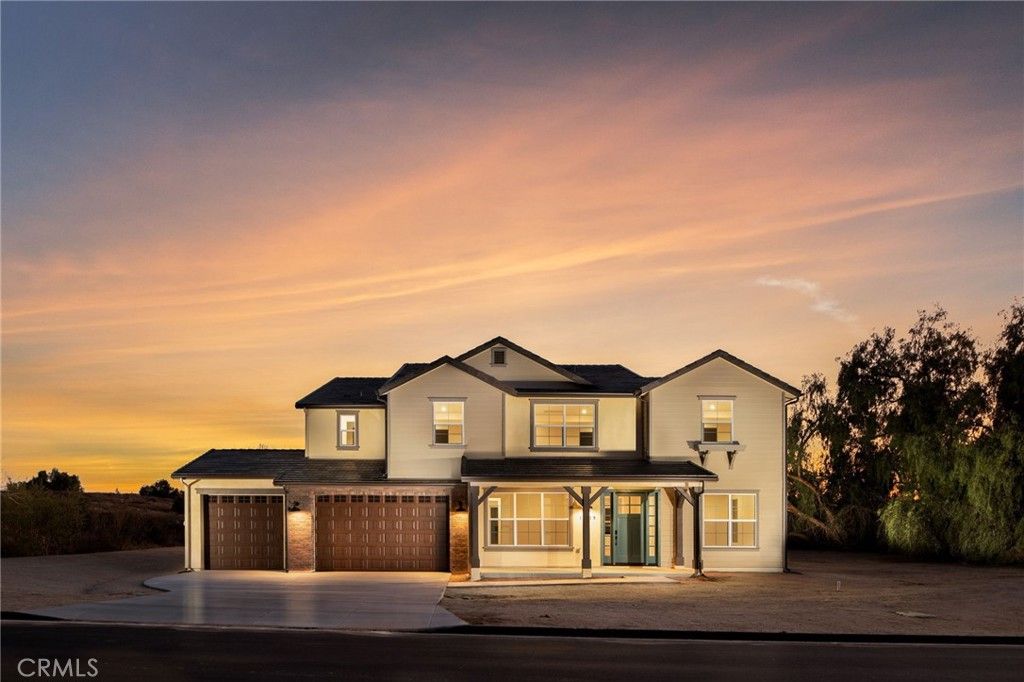 Attached, Exterior, Facade, Farmhouse