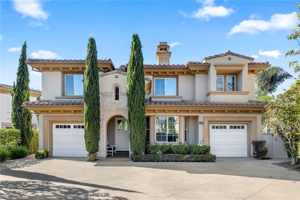 Attached, Exterior, Facade, Mediterranean