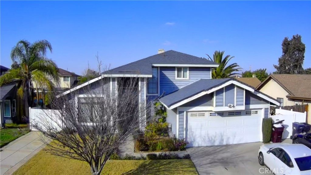 Attached, Exterior, Facade, American Craftsman