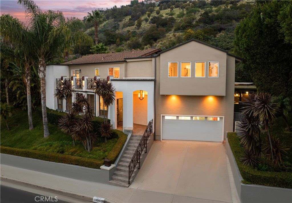 Attached, Exterior, Facade, Modern