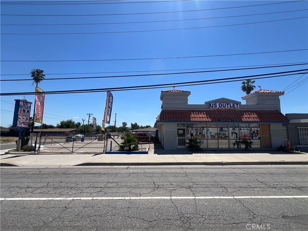 Exterior, Facade, None