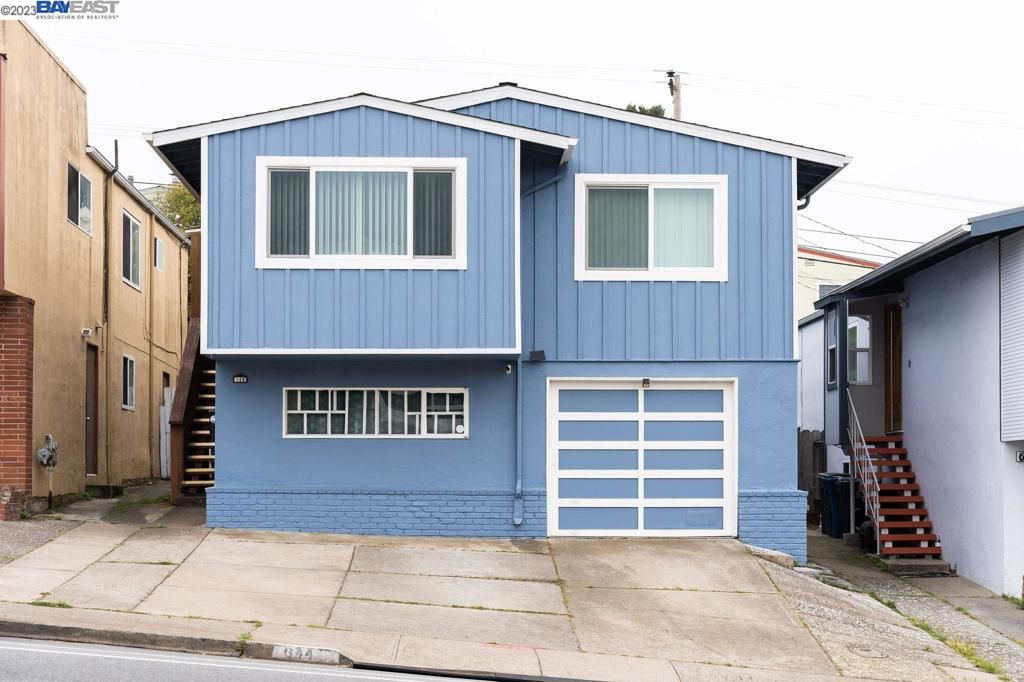 Attached, Exterior, Facade, Rowhouse