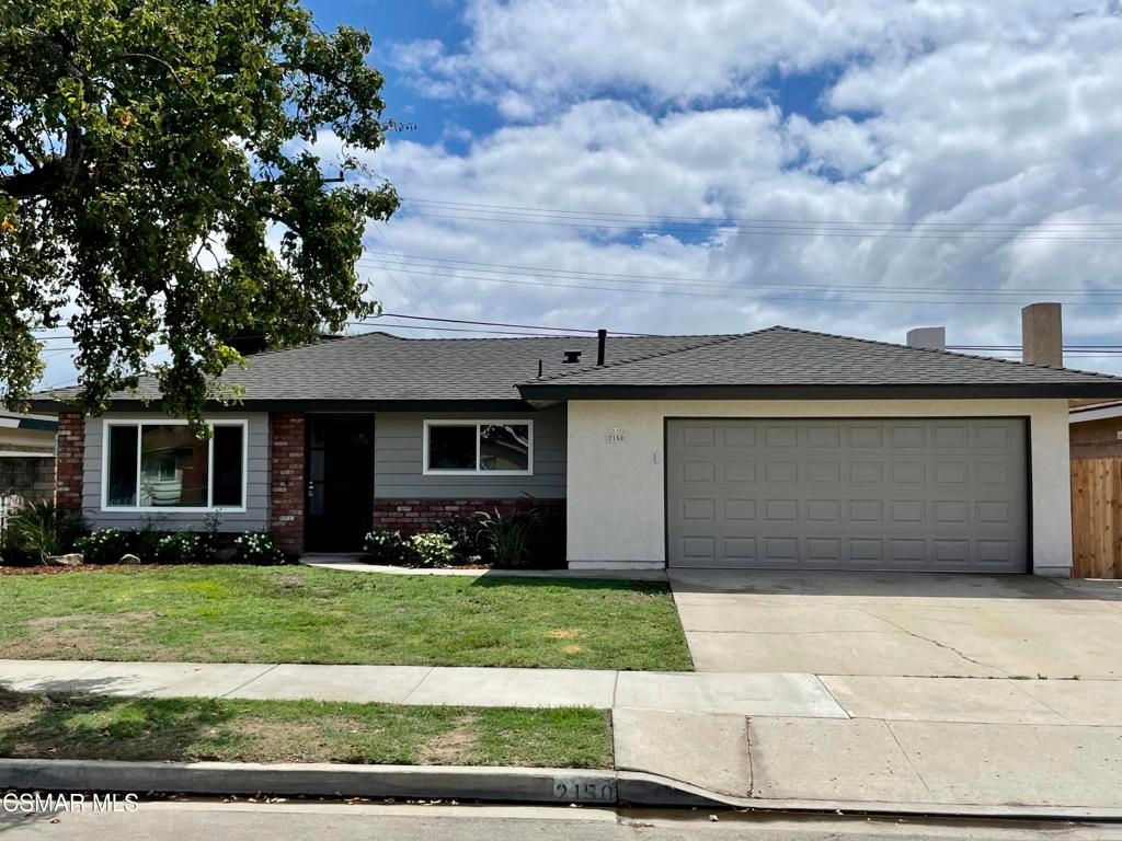Attached, Exterior, Facade, Ranch