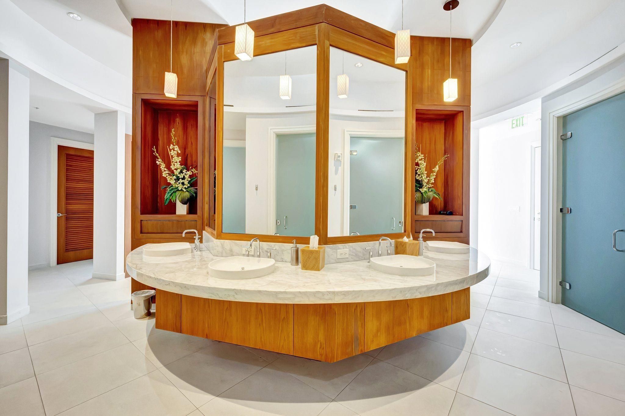 Bathroom, Dual Sink Vanities, Interior, Pendant Lights, Recessed Lighting