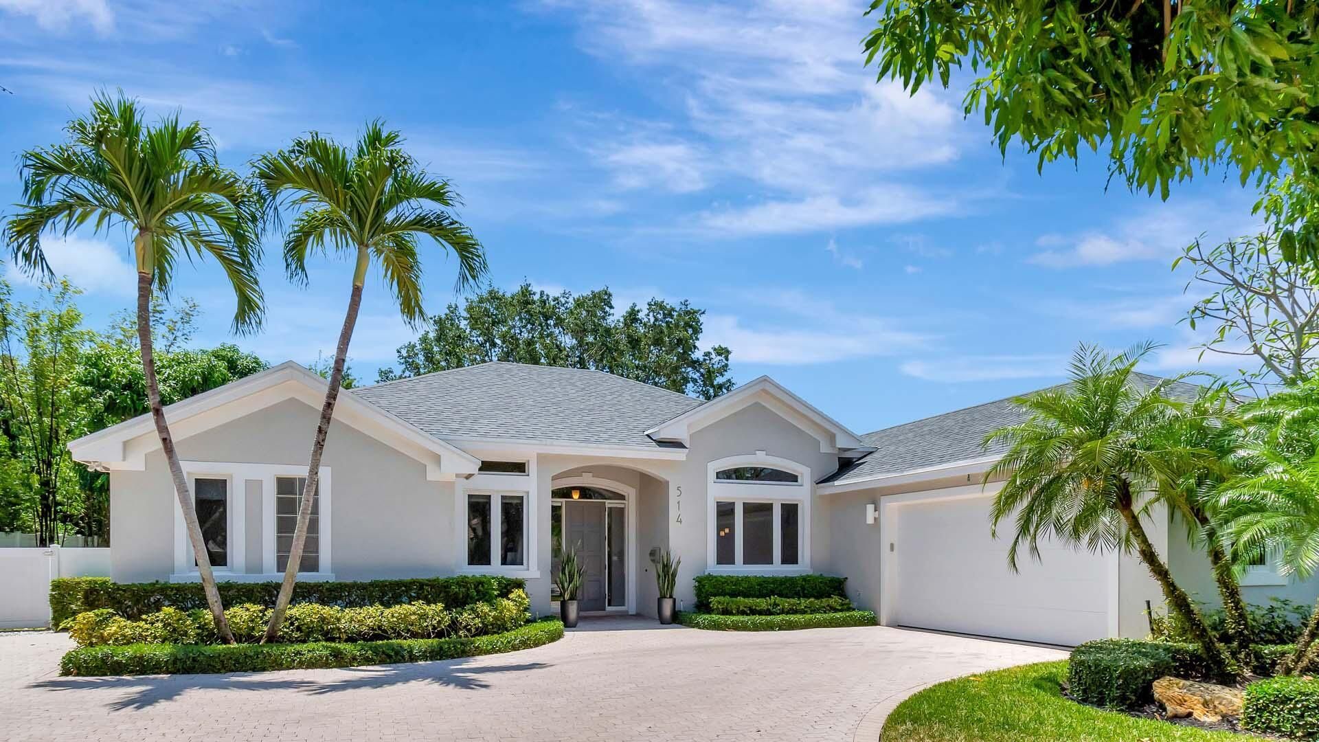 Attached, Exterior, Facade, Ranch