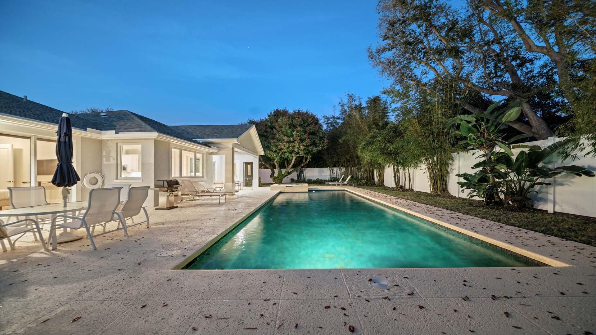 Exterior, Pool