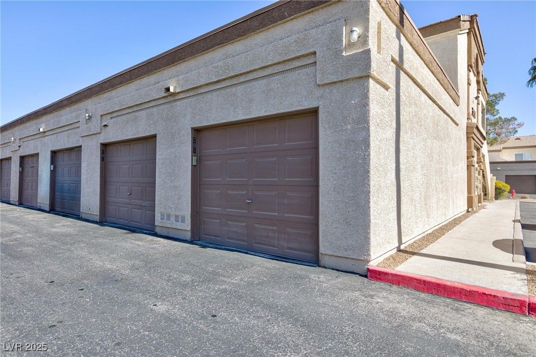 Detached Garage, Exterior