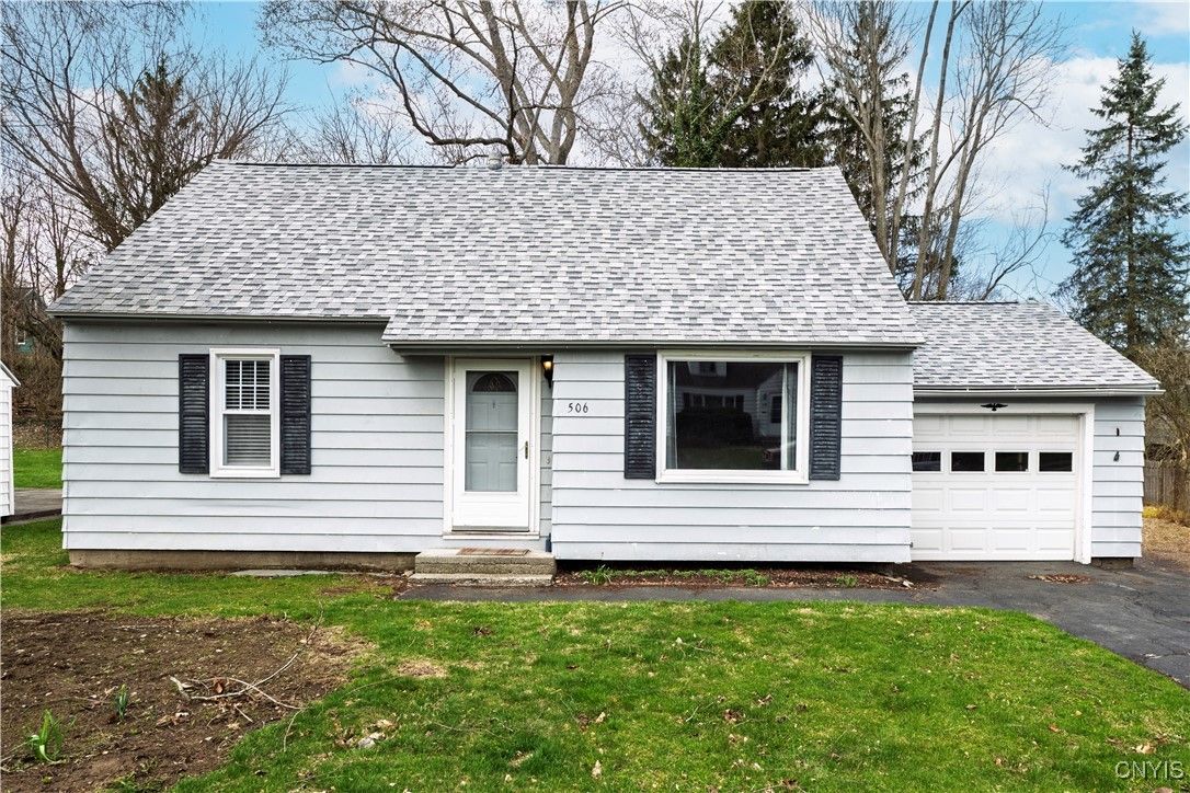 Attached, Exterior, Facade, Cape Cod