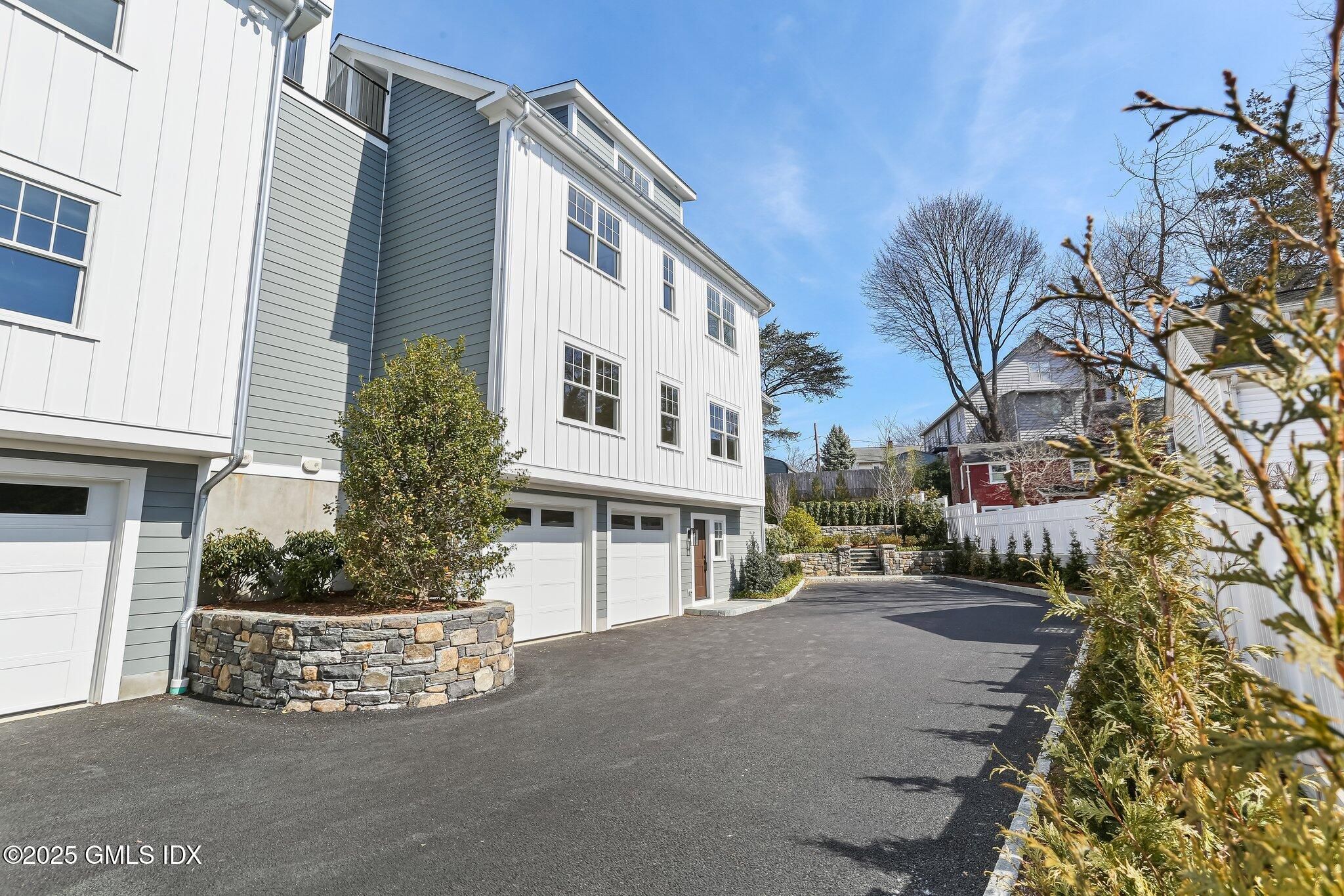 Attached, Exterior, Facade, Rowhouse