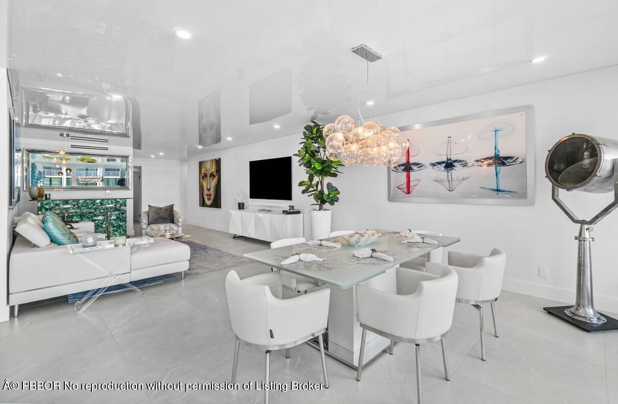 Dining room, Interior, Living room, Pendant Lights, Recessed Lighting