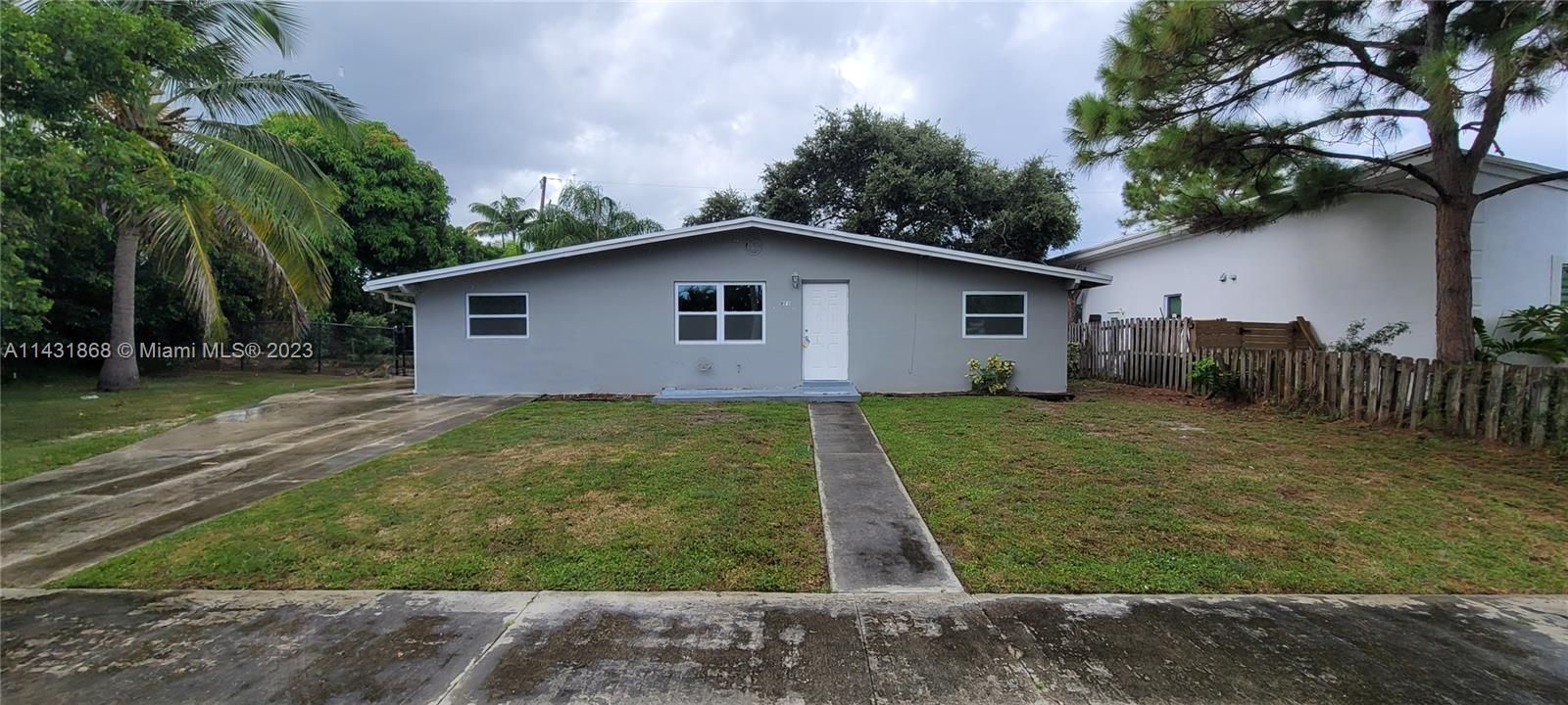 Backyard, Exterior, Facade, Ranch