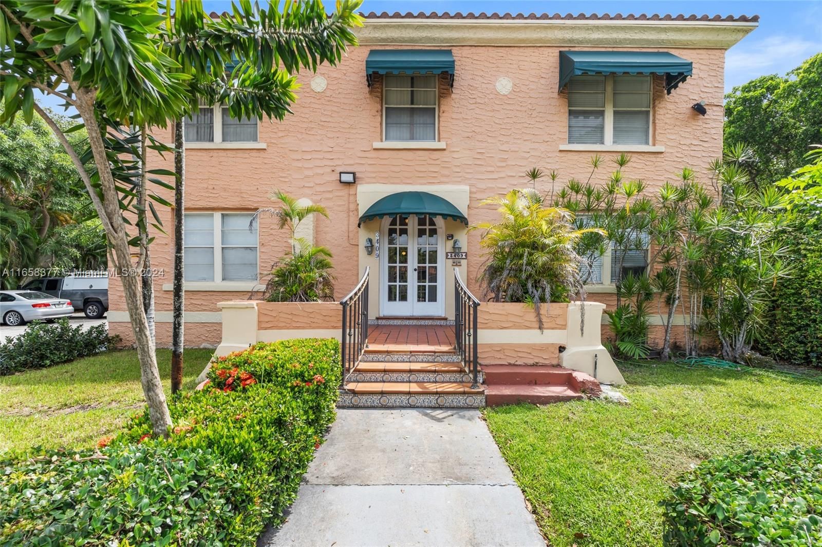 Exterior, Facade, Brick Facade, Mediterranean
