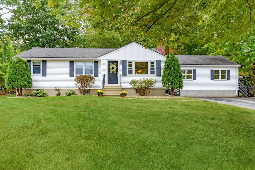 Backyard, Exterior, Facade, Ranch