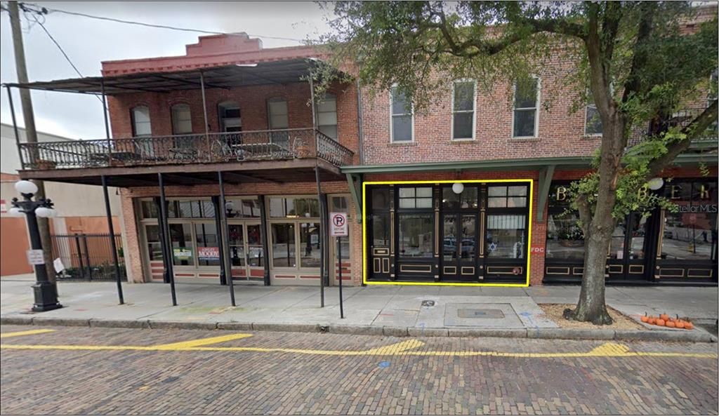 Exterior, Facade, Brick Facade, Rowhouse