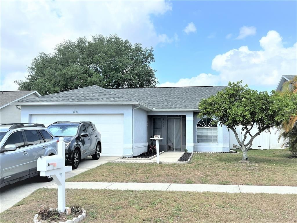 Attached, Exterior, Facade, Ranch