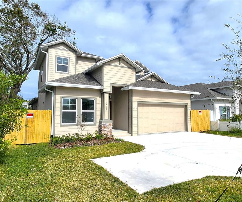 Attached, Exterior, Facade, American Craftsman