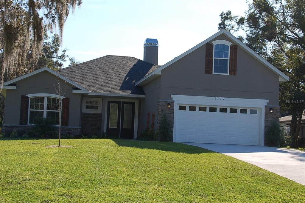Attached, Exterior, Facade, Ranch
