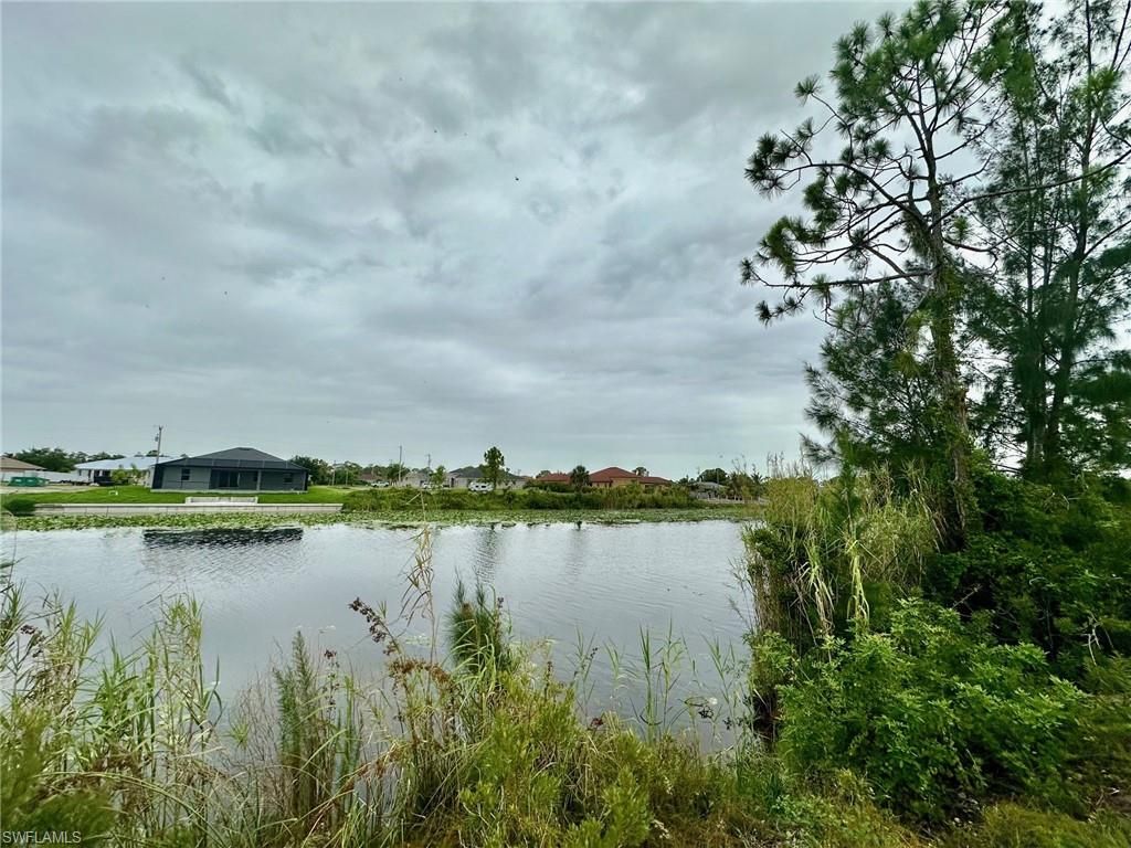 Exterior, Lake