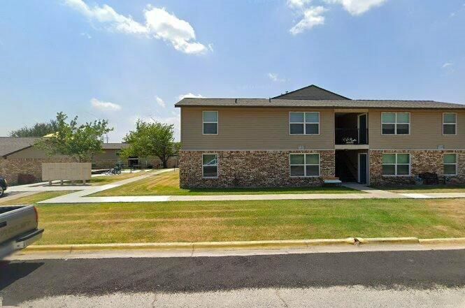 Exterior, Facade, Brick Facade, Raised Ranch