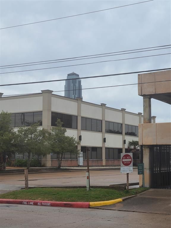 Exterior, Facade, Condo Building