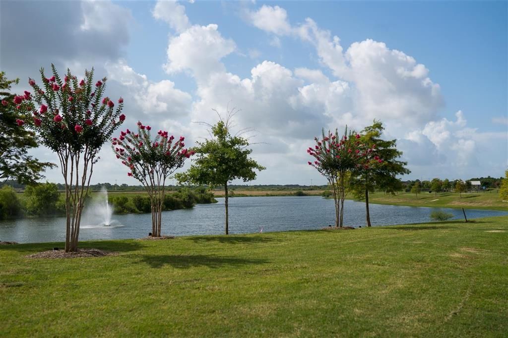 Exterior, Lake
