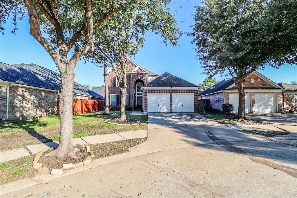 Backyard, Detached Garage, Exterior, Facade, Brick Facade, Ranch