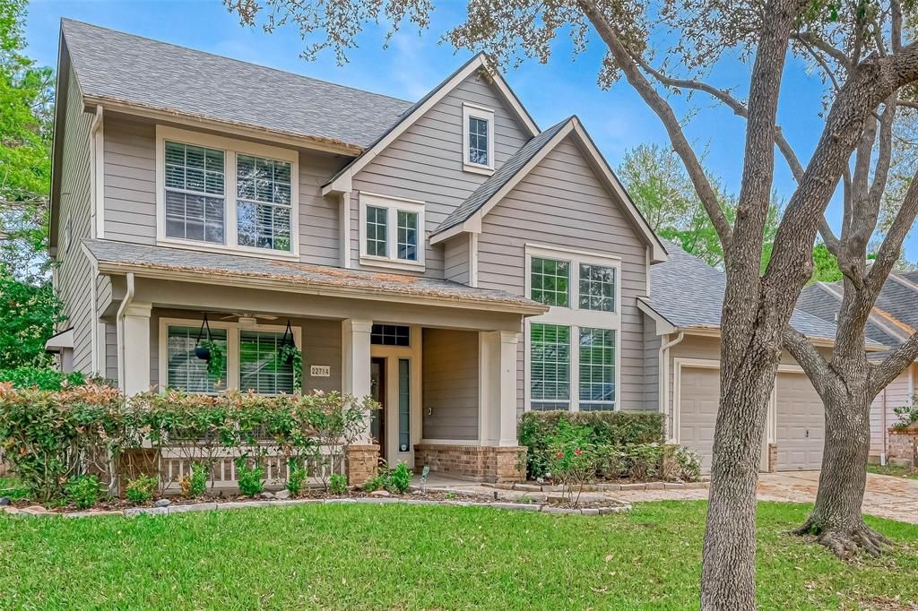 Attached, Exterior, Facade, Farmhouse