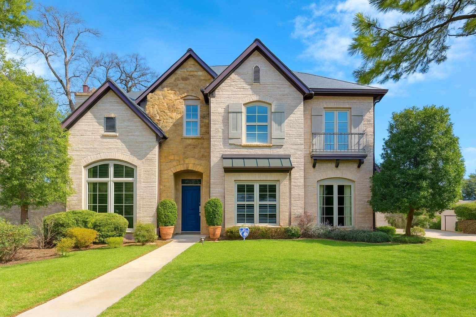 Exterior, Facade, Brick Traditional