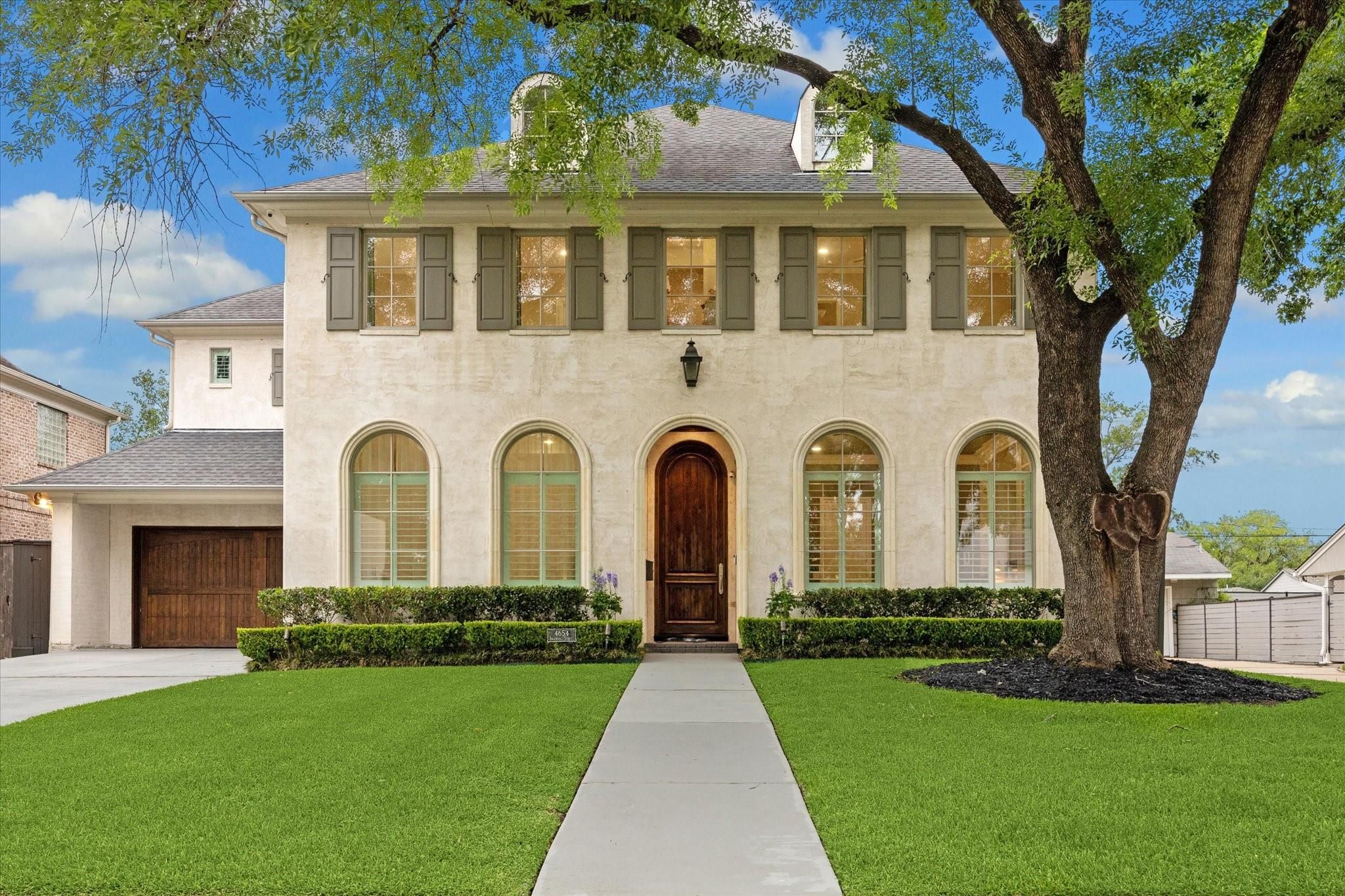 Attached, Exterior, Facade, French Provincial