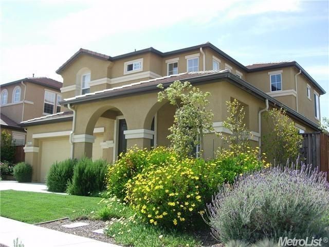 Attached, Exterior, Facade, Mediterranean