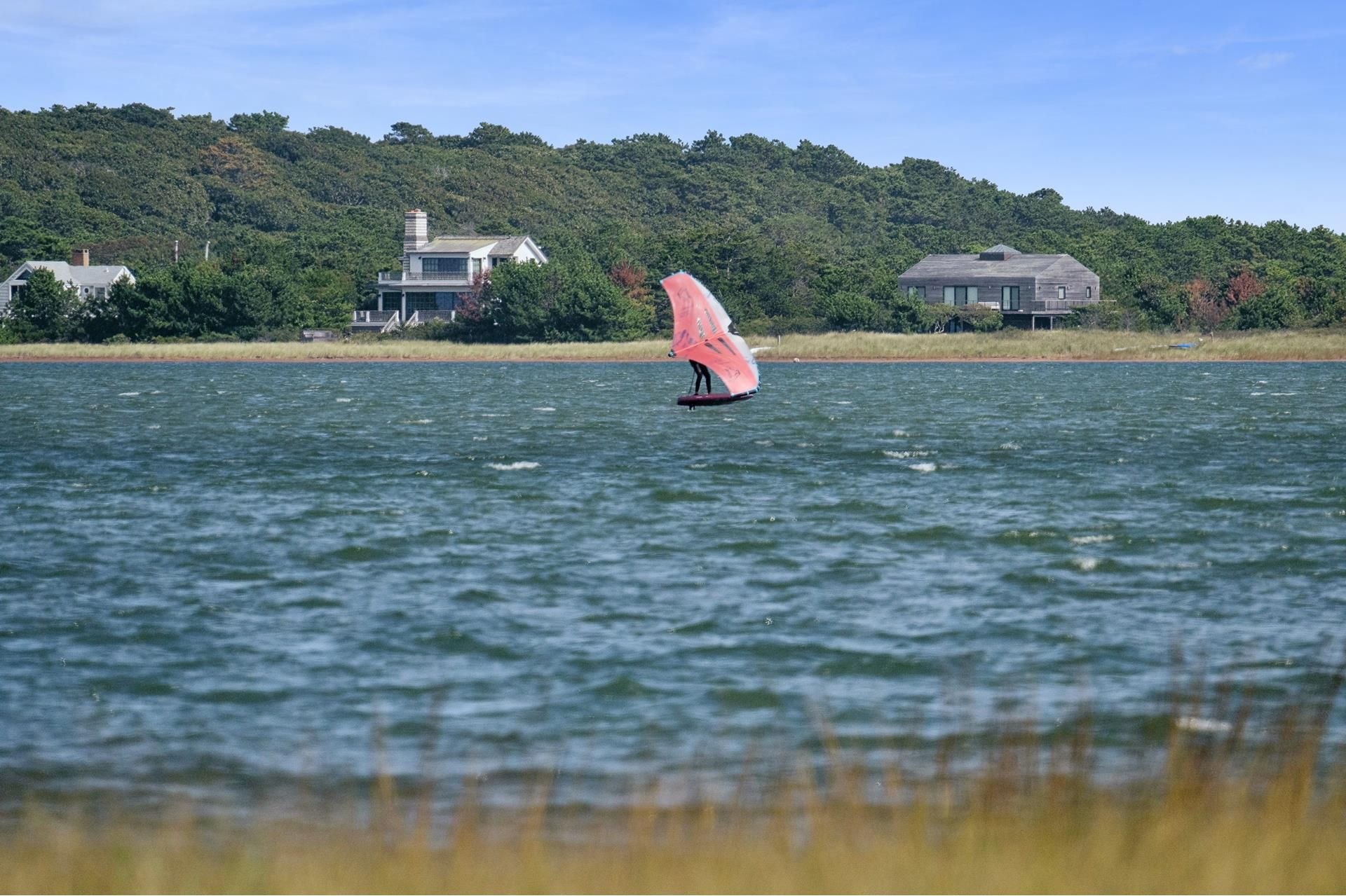 Exterior, Lake