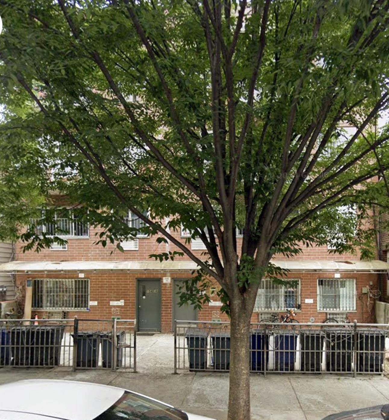 Exterior, Facade, Brick Facade, Rowhouse