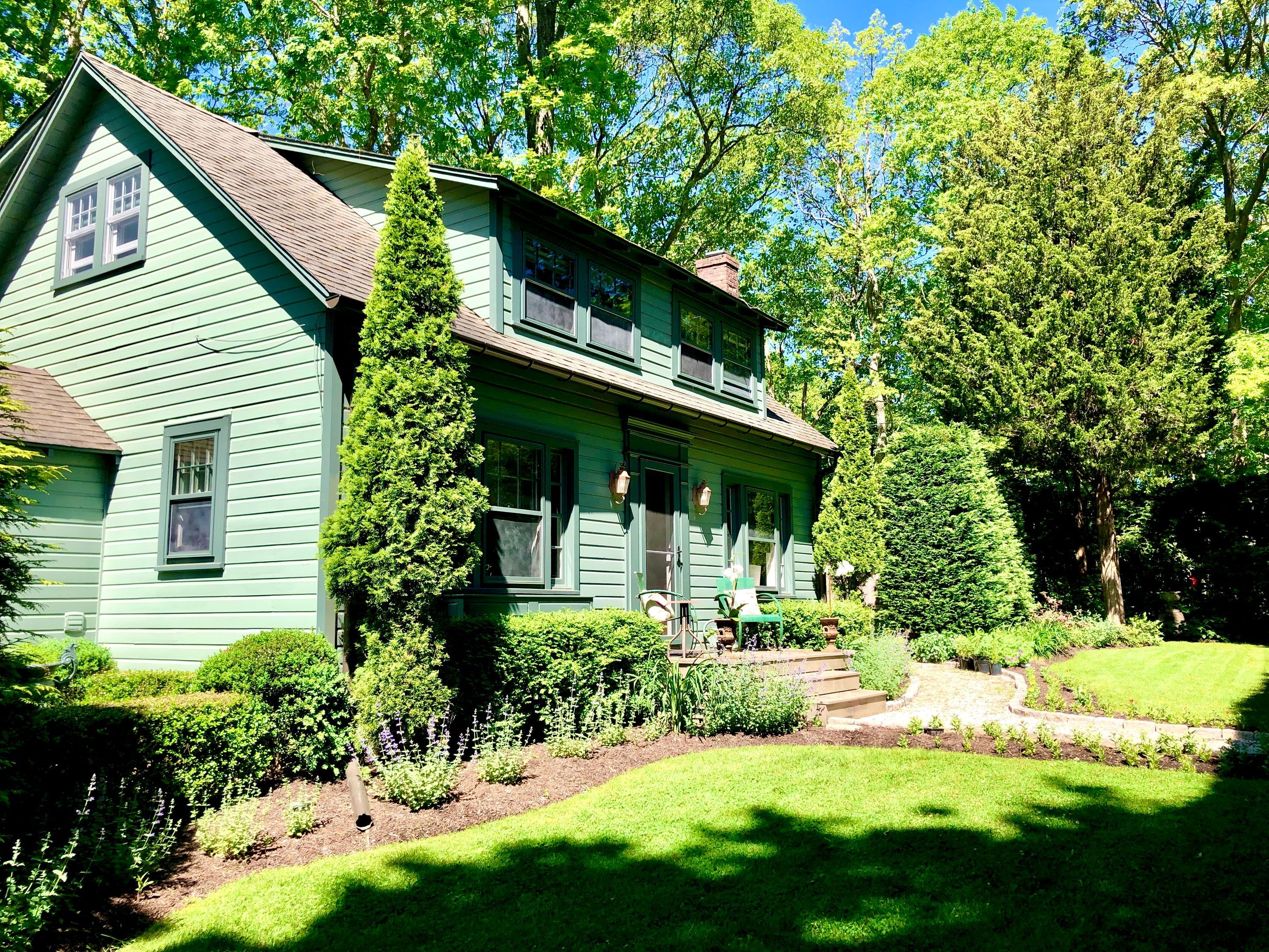 Exterior, Facade, Queen Anne Victorian