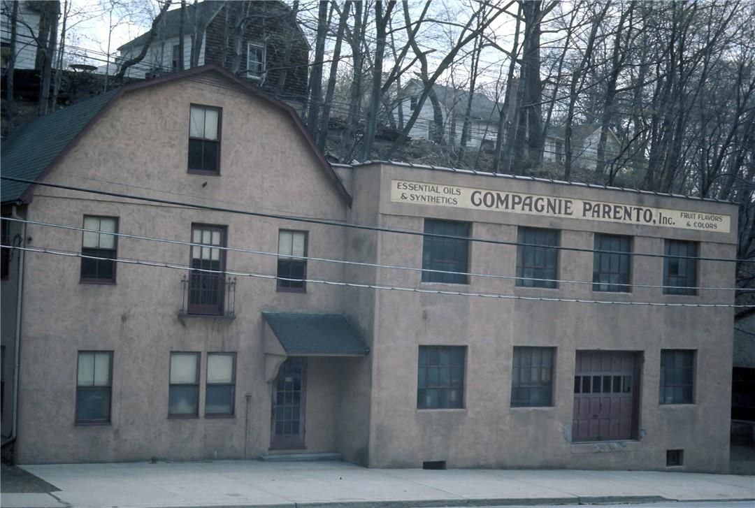 Exterior, Facade, Rowhouse