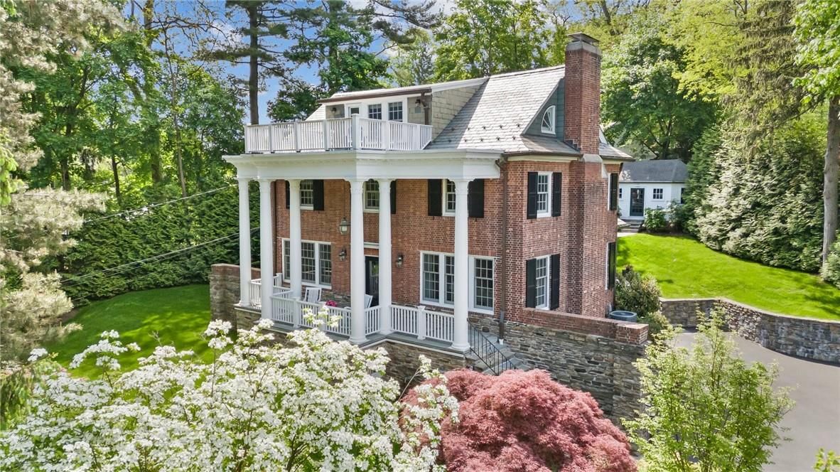 Exterior, Facade, Brick Facade, Georgian
