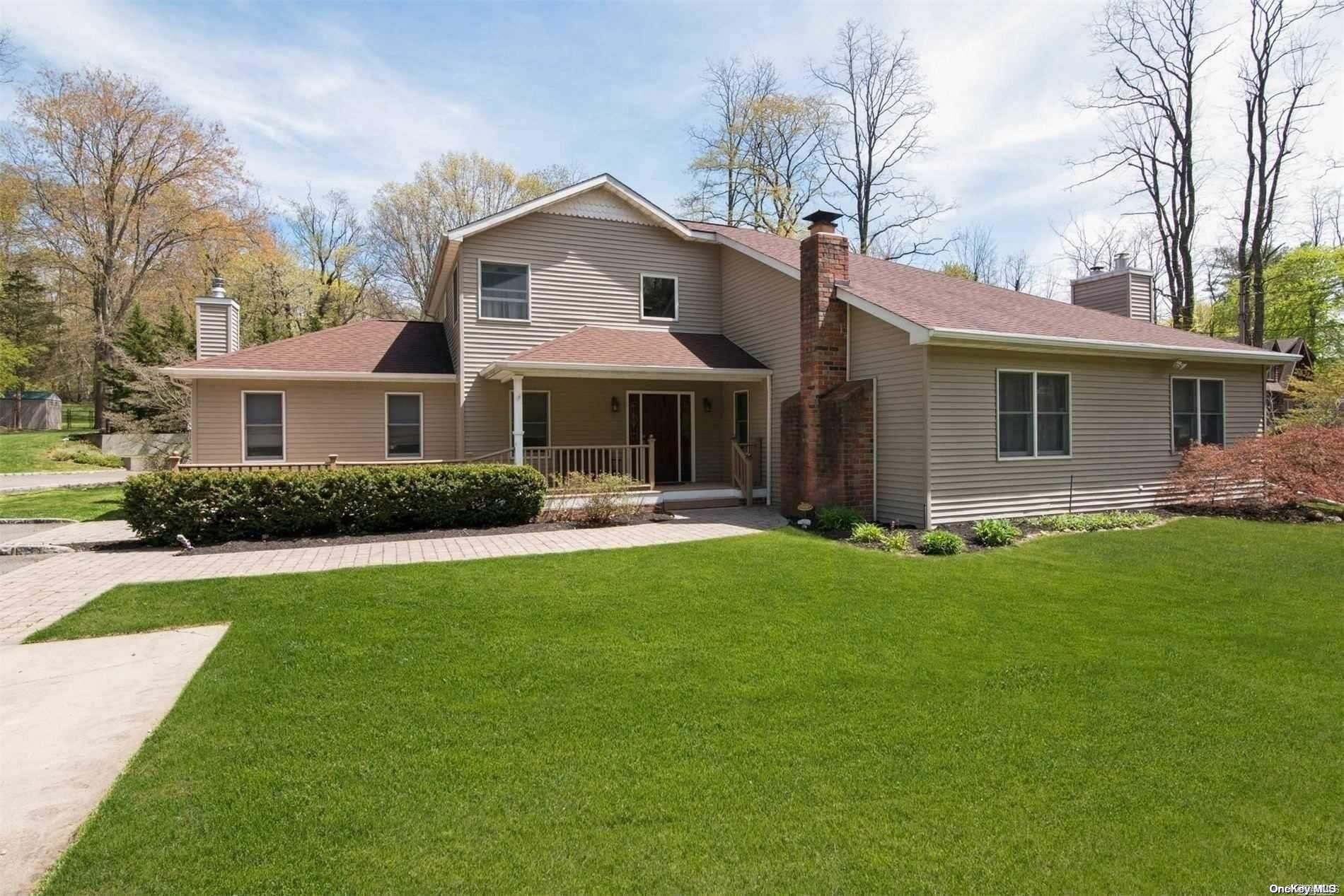 Backyard, Exterior, Facade, Split Level