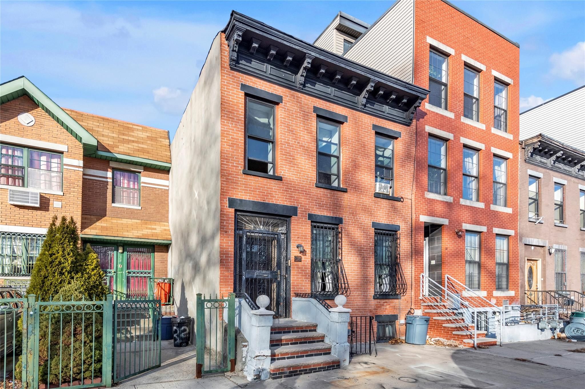 Exterior, Facade, Brick Facade, Rowhouse
