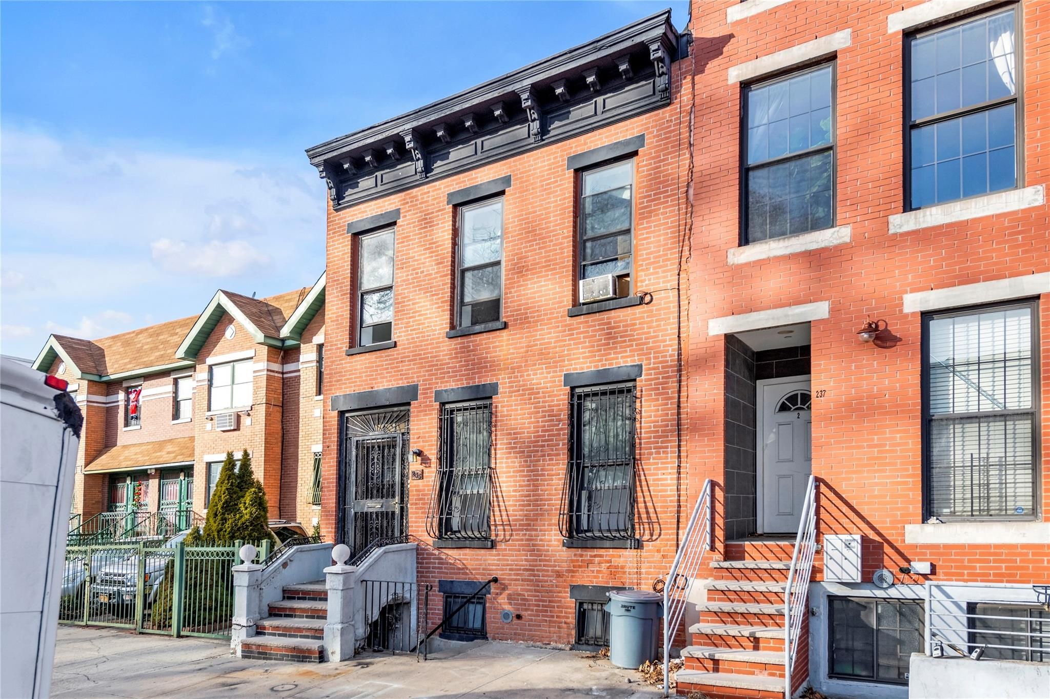 Exterior, Facade, Brick Facade, Rowhouse