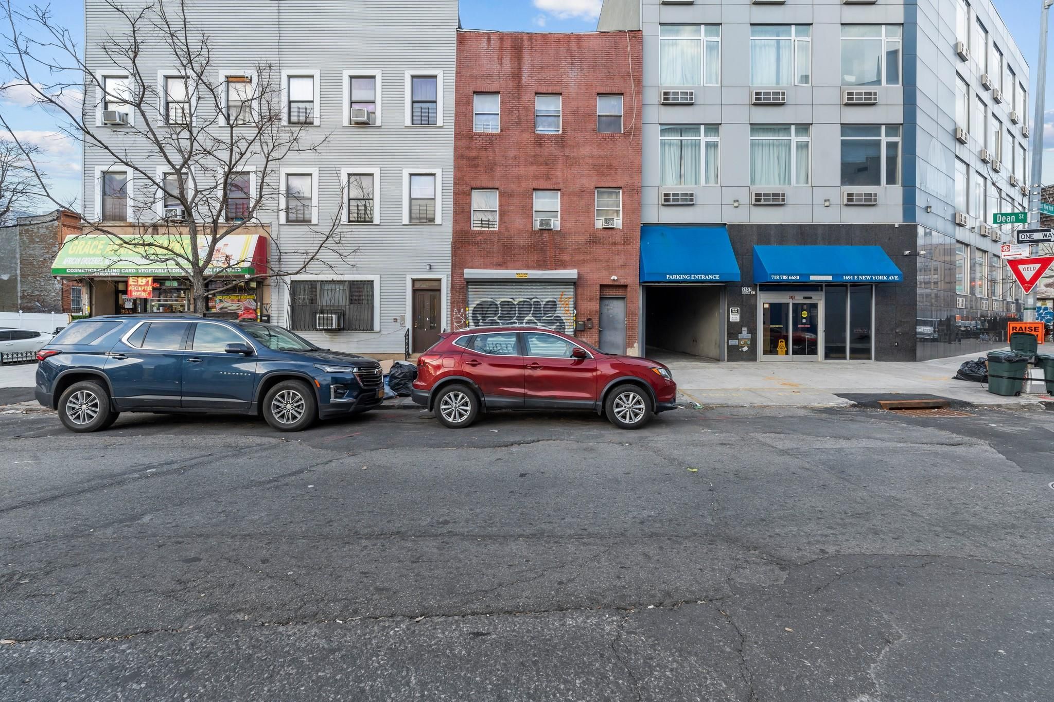 Exterior, Facade, Brick Facade, Rowhouse