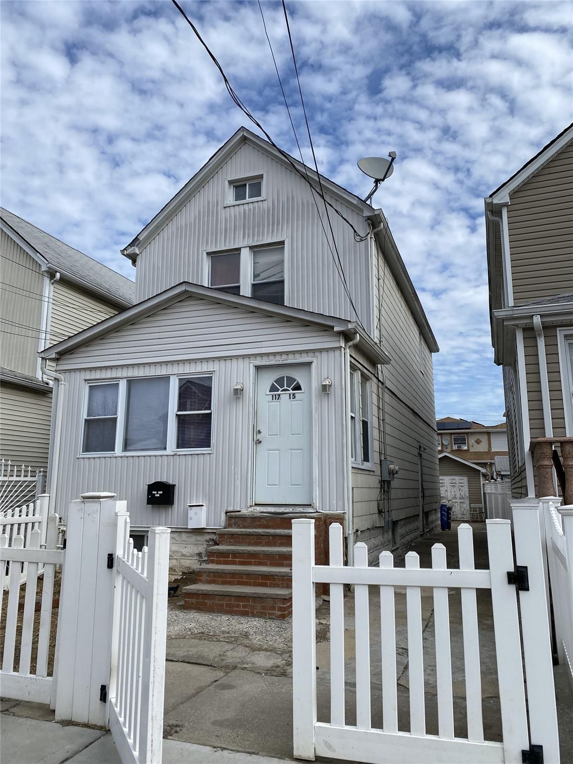 Exterior, Facade, Queen Anne Victorian