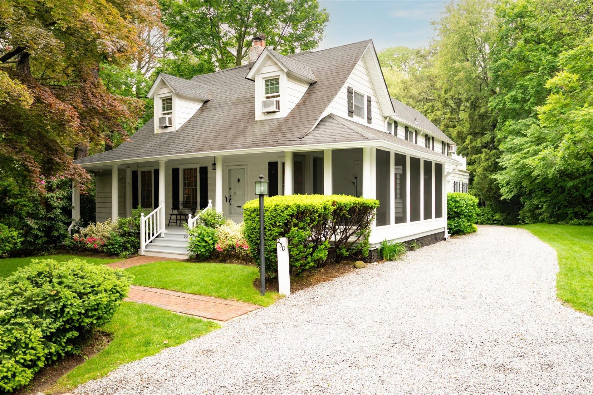 Exterior, Facade, Cape Cod